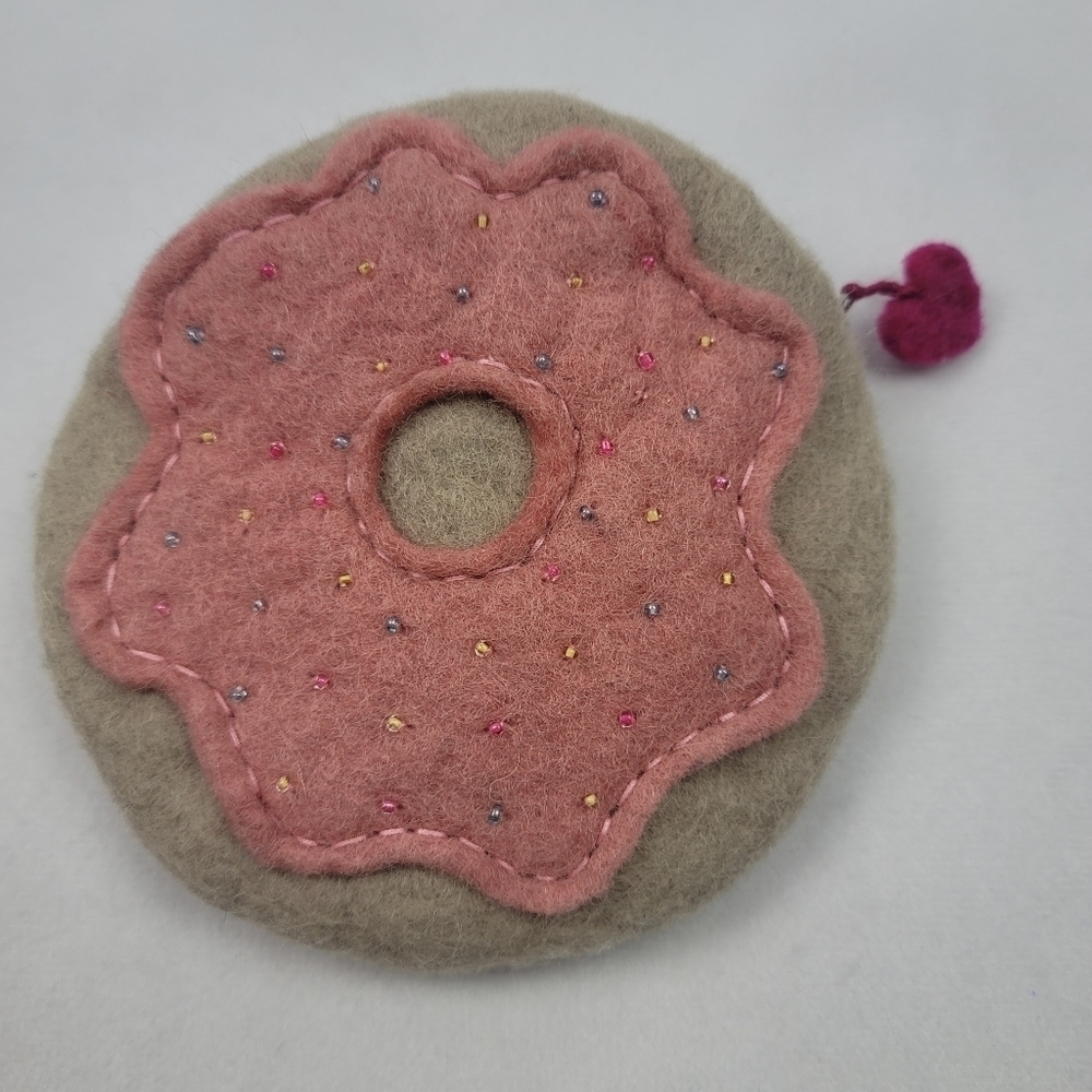 NWOT 100% wool donut coin purse / wallet‎